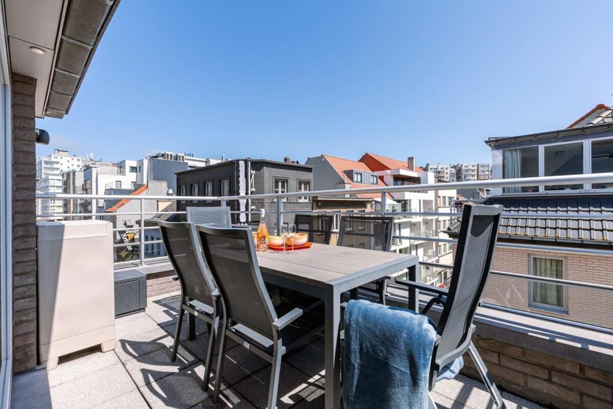 Huswell - Centrally Located Apartment With Sunny Terrace Oostende Eksteriør bilde