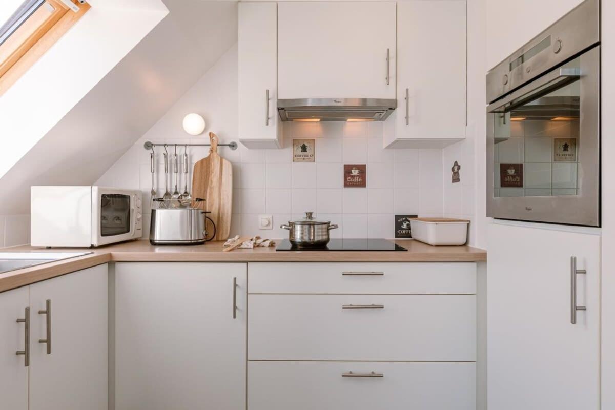 Huswell - Centrally Located Apartment With Sunny Terrace Oostende Eksteriør bilde